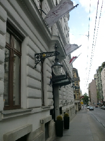 Wien-Hotel-Seitenansicht-a